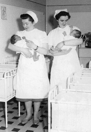 Josee in de materniteit als verpleegster
